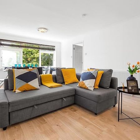 Tranquil Escape In Hertfordshire, Free Parking, 2 Bed, 2 Bath, Sleeps 6 Bushey Kültér fotó