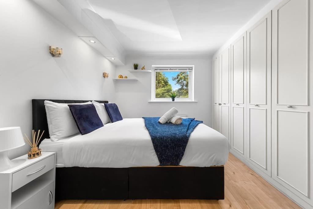 Tranquil Escape In Hertfordshire, Free Parking, 2 Bed, 2 Bath, Sleeps 6 Bushey Kültér fotó