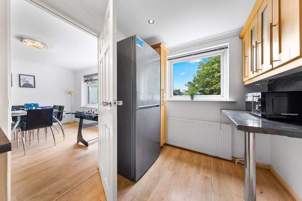 Tranquil Escape In Hertfordshire, Free Parking, 2 Bed, 2 Bath, Sleeps 6 Bushey Kültér fotó