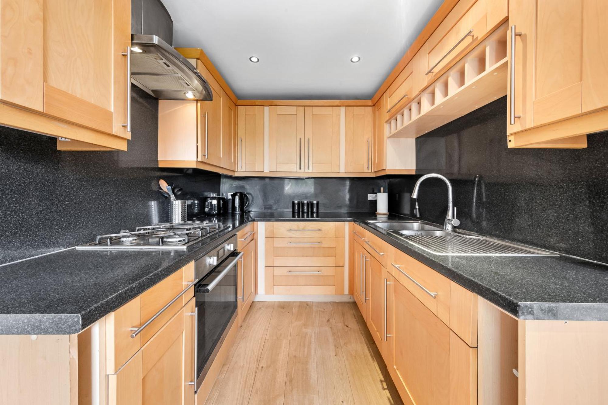 Tranquil Escape In Hertfordshire, Free Parking, 2 Bed, 2 Bath, Sleeps 6 Bushey Kültér fotó